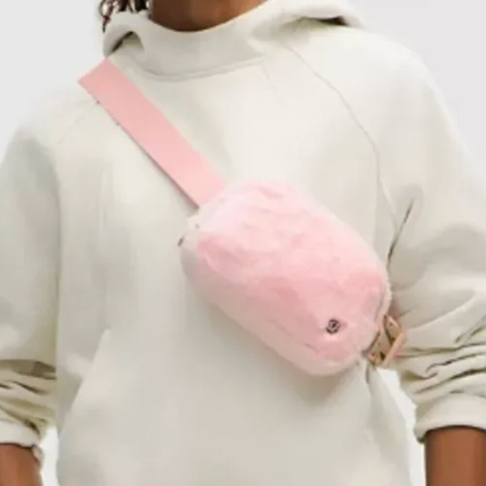 NWT Lululemon Everywhere Belt Bag Plush Fleece Strawberry Milkshake One SIze